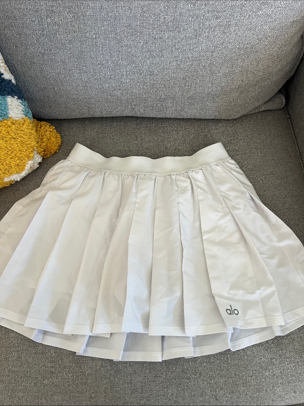 ALO Yoga White Pleated XS Skirt w/ shorts